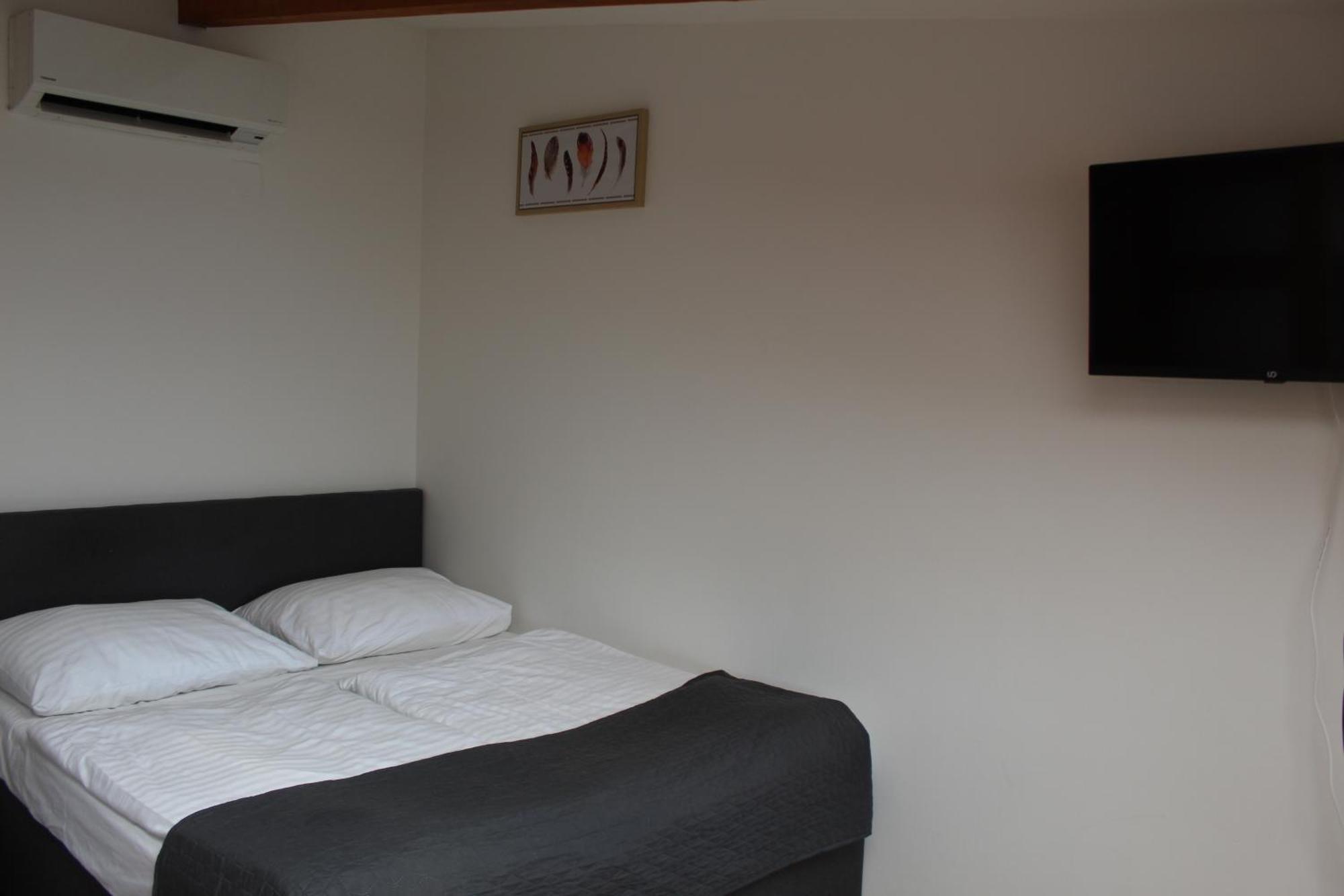 Sokolska Apartment Прага Екстериор снимка